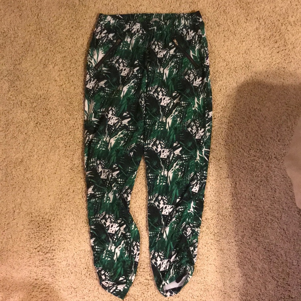 EUC Athleta Aspire Pants in Palm Print